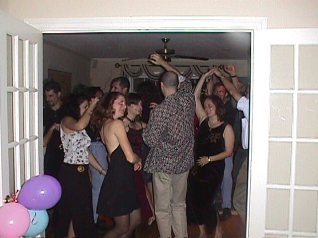 gROUPDANCE.jpg (48918 bytes)