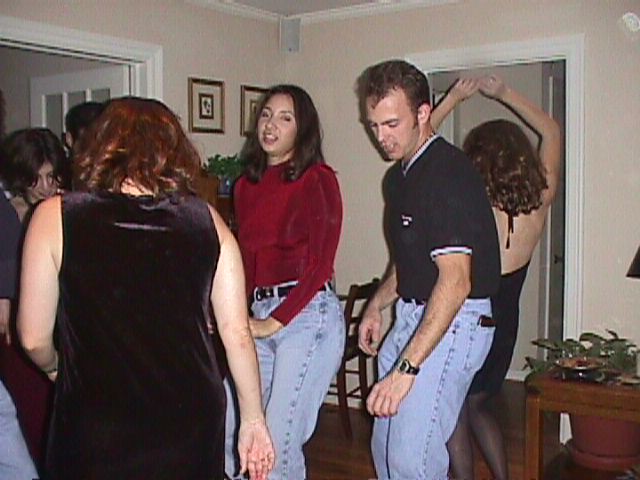 groupdance1.jpg (48080 bytes)