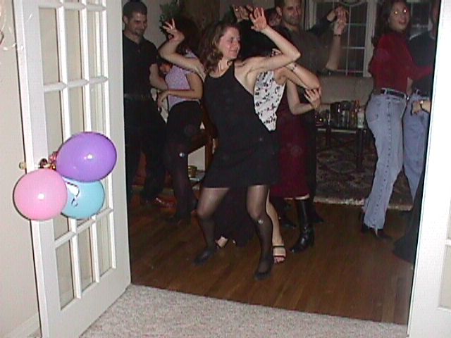 groupdance7.jpg (48239 bytes)